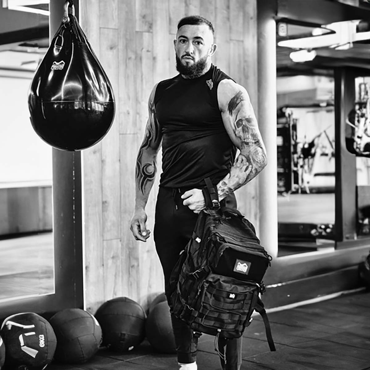 Der Rucksack Delta von Phantom Athletics verstaut MMA- und Muay-Thai-Ausrüstung sicher und sorgt für Ordnung im Training. Der Rucksack ist in verschiedenen Farben erhältlich und bietet eine durchdachte Aufteilung für alle benötigten Utensilien im Kampfsport.