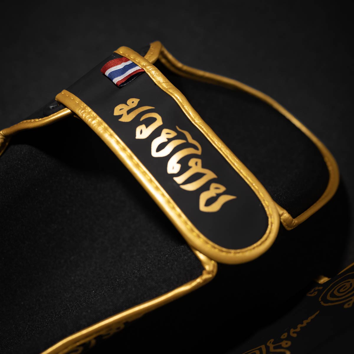 Schienbeinschutz Muay Thai - Limited Black Edition