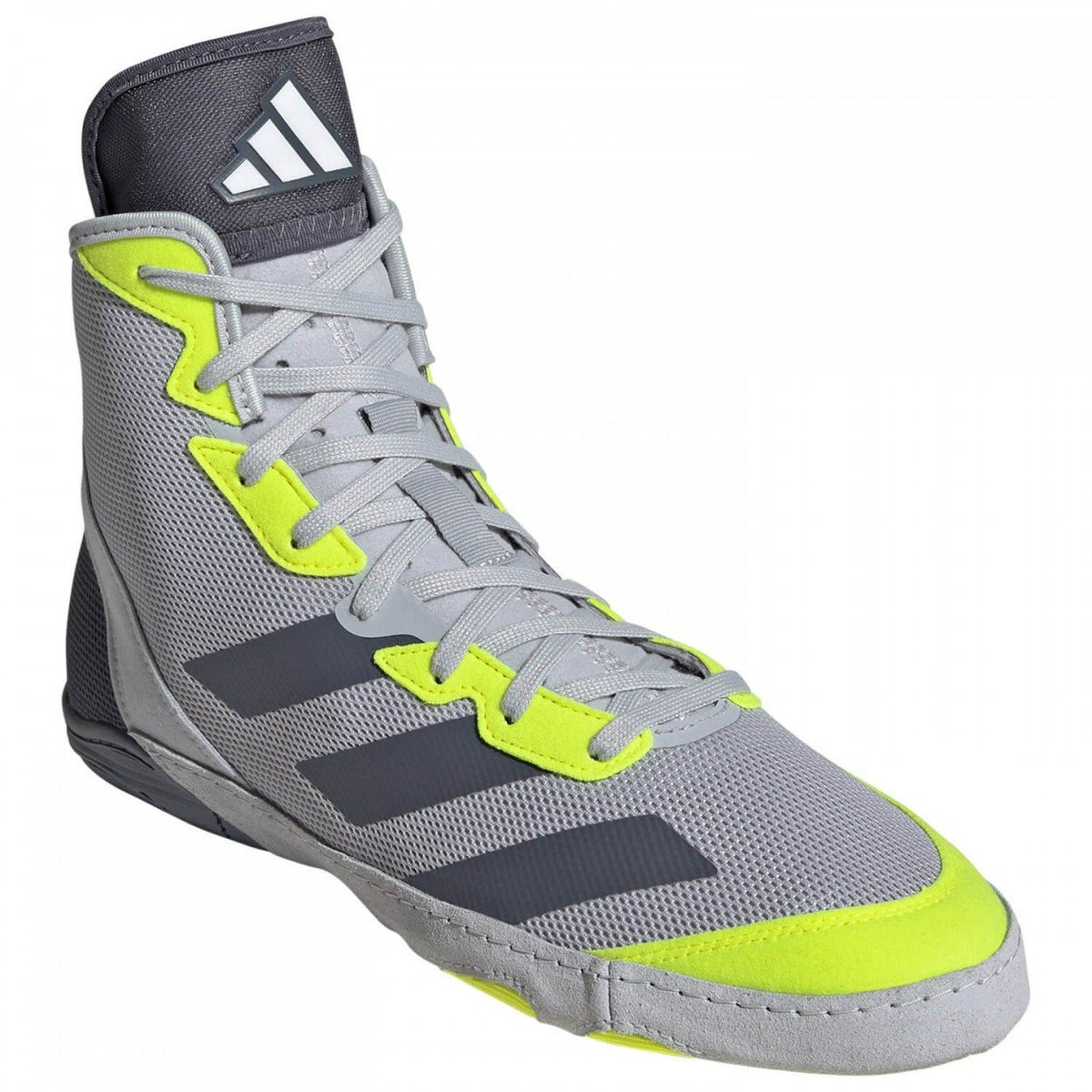 Die Adidas Adizero Wrestling Shoes sind leicht, flexibel und perfekt für dynamische Bewegungen auf der Matte. Die Sohle bietet zuverlässigen Grip, während das atmungsaktive Obermaterial für ein angenehmes Fußklima sorgt. Perfekt für Ringer und Kampfsportler, die auf Leistung und Stil setzen.