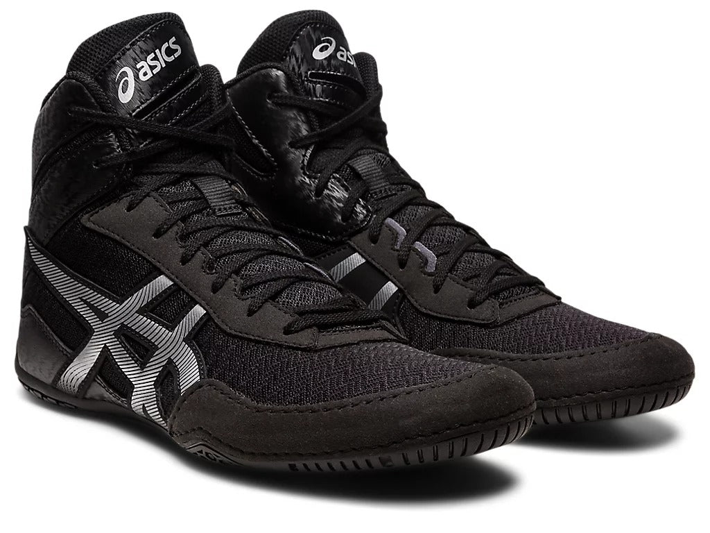 Asics Matcontrol 3 Ringerschuh Schwarz – Dieser Schuh kombiniert Komfort, Stabilität und Traktion in einem eleganten, schwarzen Design. Die leichtgewichtige Konstruktion und die speziell entwickelte Außensohle machen ihn zur perfekten Wahl für Ringer, die auf hohe Performance setzen.