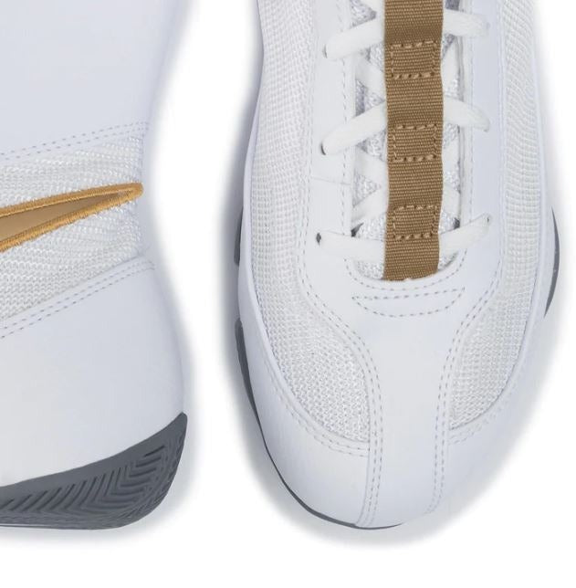 Nike Machomai 2 Weiß/Gold (321819-170) – Moderne Boxschuhe mit atmungsaktivem Mesh-Obermaterial und schlanker Passform für höchsten Tragekomfort und herausragende Performance im Training und Wettkampf.