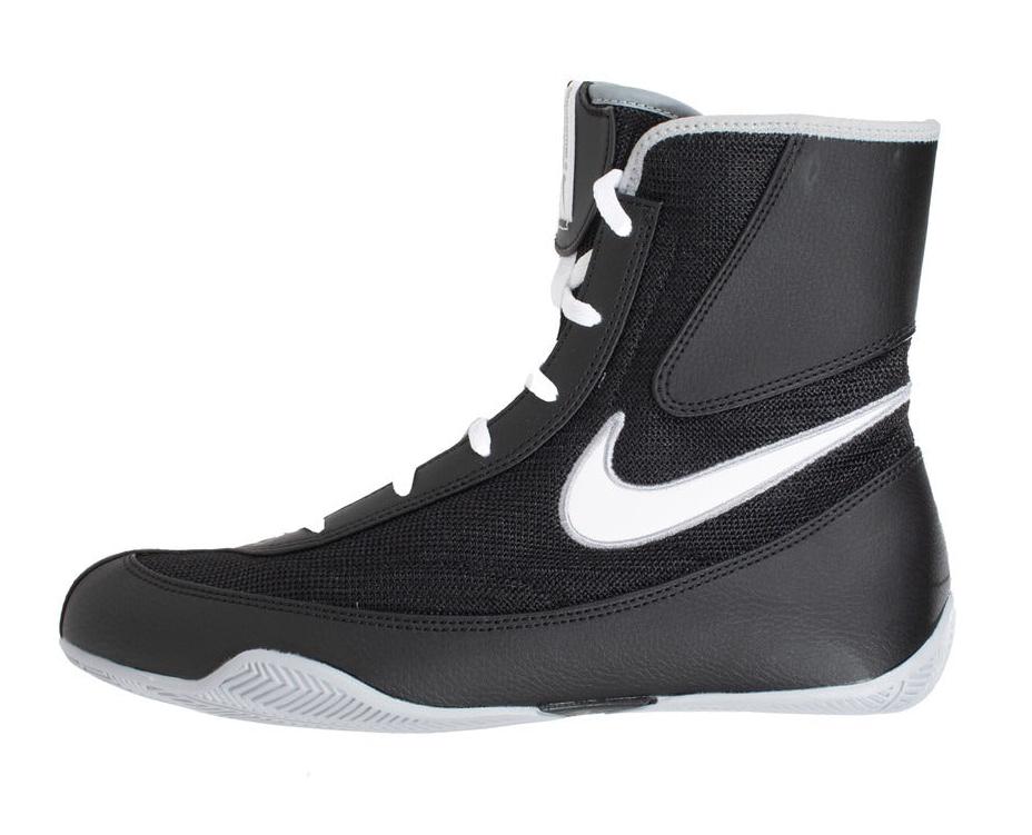 Boxschuhe NIKE Machomai 2 - Schwarz - 321819-001.

Leichter und kompromißloser Boxschuh für alle die mehr aus Ihrem Boxen herausholen wollen. Direkte Kraftübertragung für schnelle Beinarbeit.
In schwarz mit weißer Sohle und Schuhbändern. Code: 321819-001
