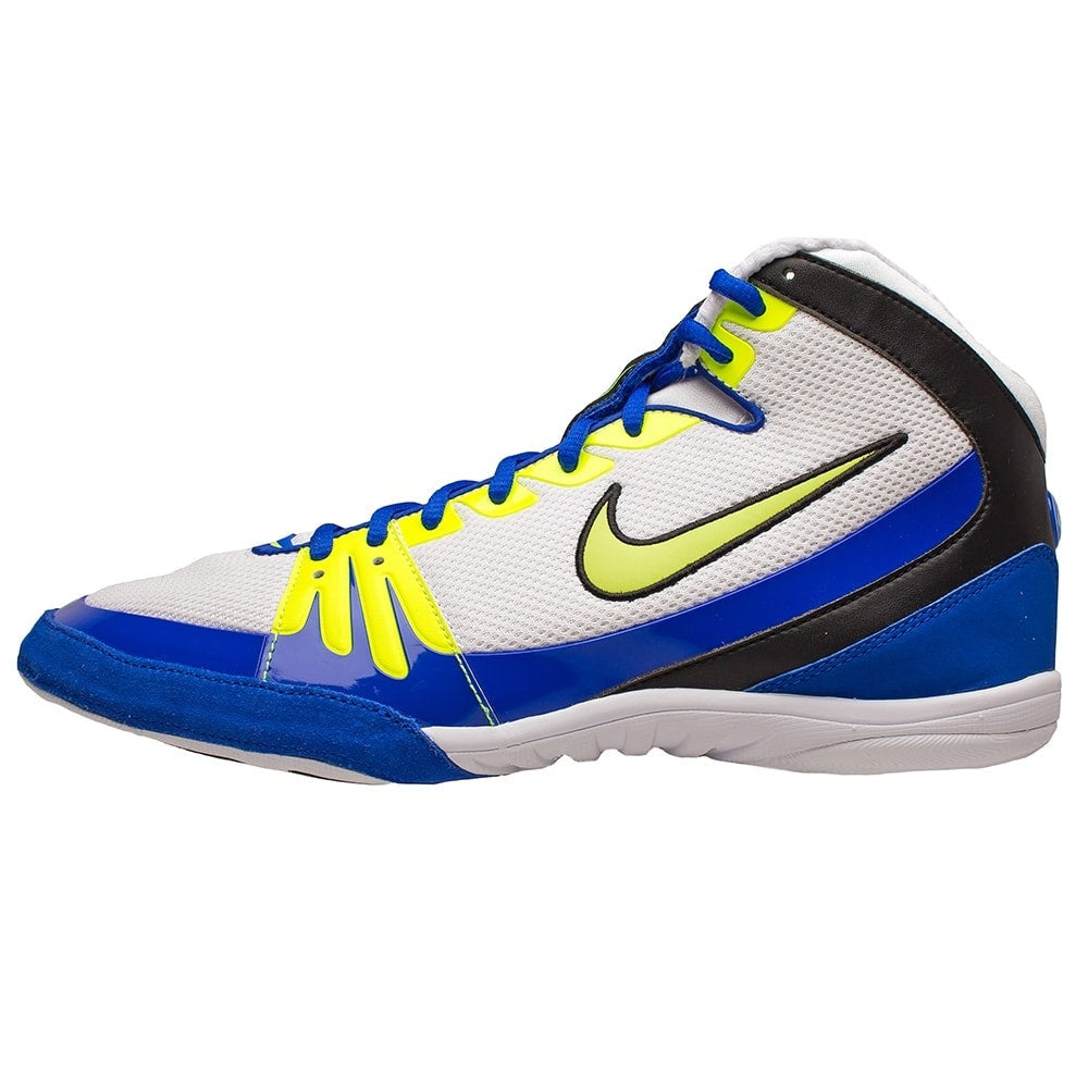 Diese Nike Freek Ringer Schuhe in Weiß/Blau/Neon (316403-147) kombinieren Leichtigkeit und Stabilität, speziell für Ringer und Grappler. Das atmungsaktive Obermaterial hält die Füße angenehm trocken, während die griffige Sohle für maximalen Grip auf der Matte sorgt. Ein sportliches Design für höchste Ansprüche.