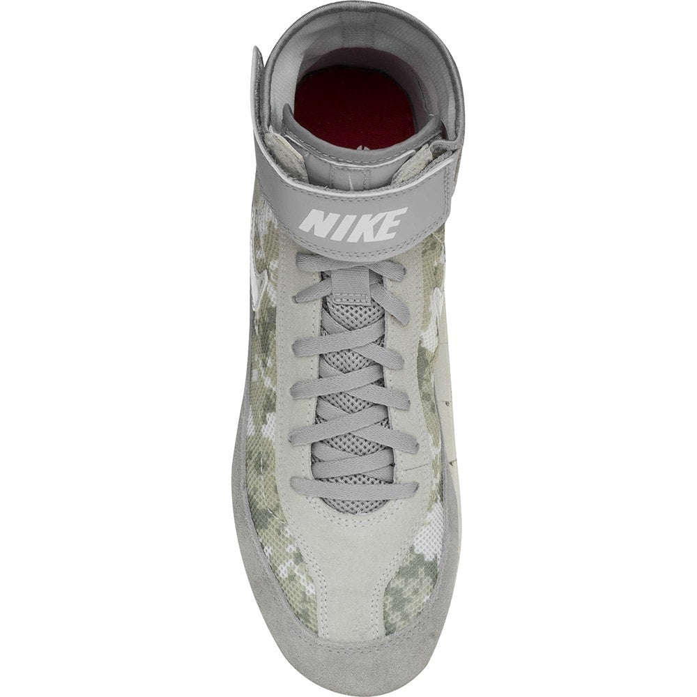 Nike Speedsweep VII Ringerschuh Camo (NISHOE366683-003) – Robuster Ringerschuh mit atmungsaktivem Obermaterial und flexibler Sohle, um schnelle Richtungswechsel und sichere Tritte zu ermöglichen.