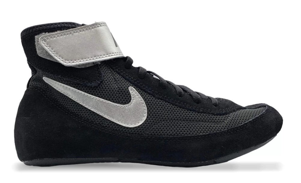 Nike Speedsweep VII Ringerschuh Schwarz (366683-004) – Leichter und flexibler Ringerschuh mit rutschfester Sohle für optimalen Grip und Beweglichkeit auf der Matte. Perfekt für Ringer, die auf Geschwindigkeit und Präzision setzen.