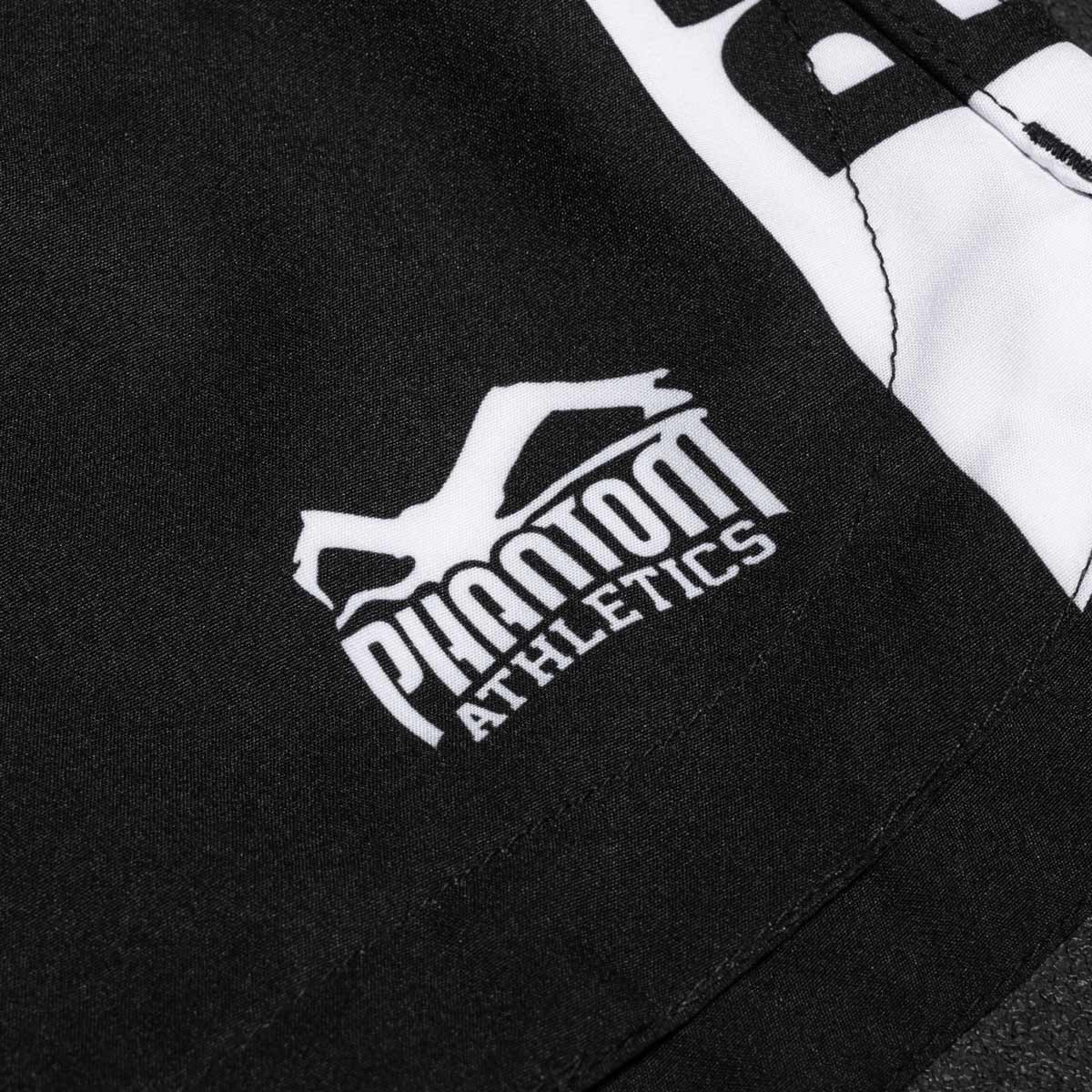 Die Fusion Apex Fightshorts von Phantom Athletics sind für intensives Training und hohe Belastungen im MMA und Grappling entwickelt. Das Material ist atmungsaktiv und sorgt für eine perfekte Passform, die volle Beweglichkeit ermöglicht und bei langen Trainingseinheiten angenehm bleibt.