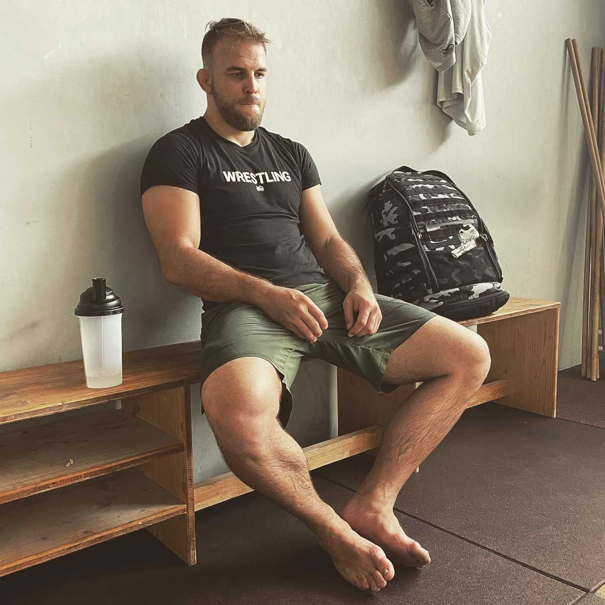 Ringer Stifi Reichmuth mit dem Training Shirt Wrestling von Phantom Athletics, ideal für Ringer und Kampfsportler. Atmungsaktives Material und ergonomisches Design bieten Komfort und Bewegungsfreiheit bei intensiven Workouts.