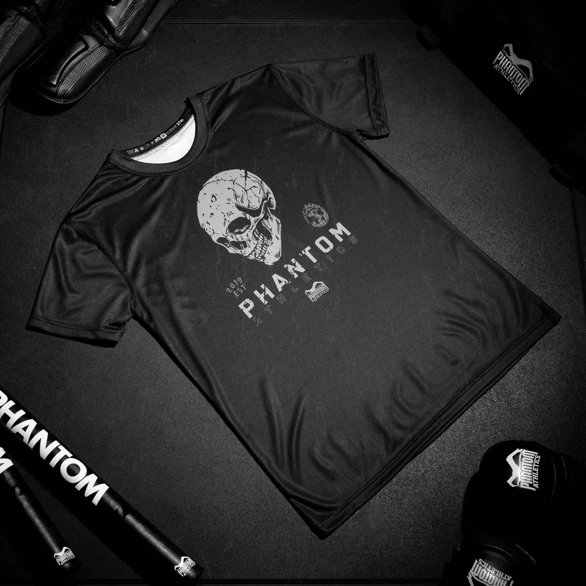 Phantom FIGHT Shirt im Skull Design mit Totenkopf. Ideal für  dein Kampfsporttraining. 