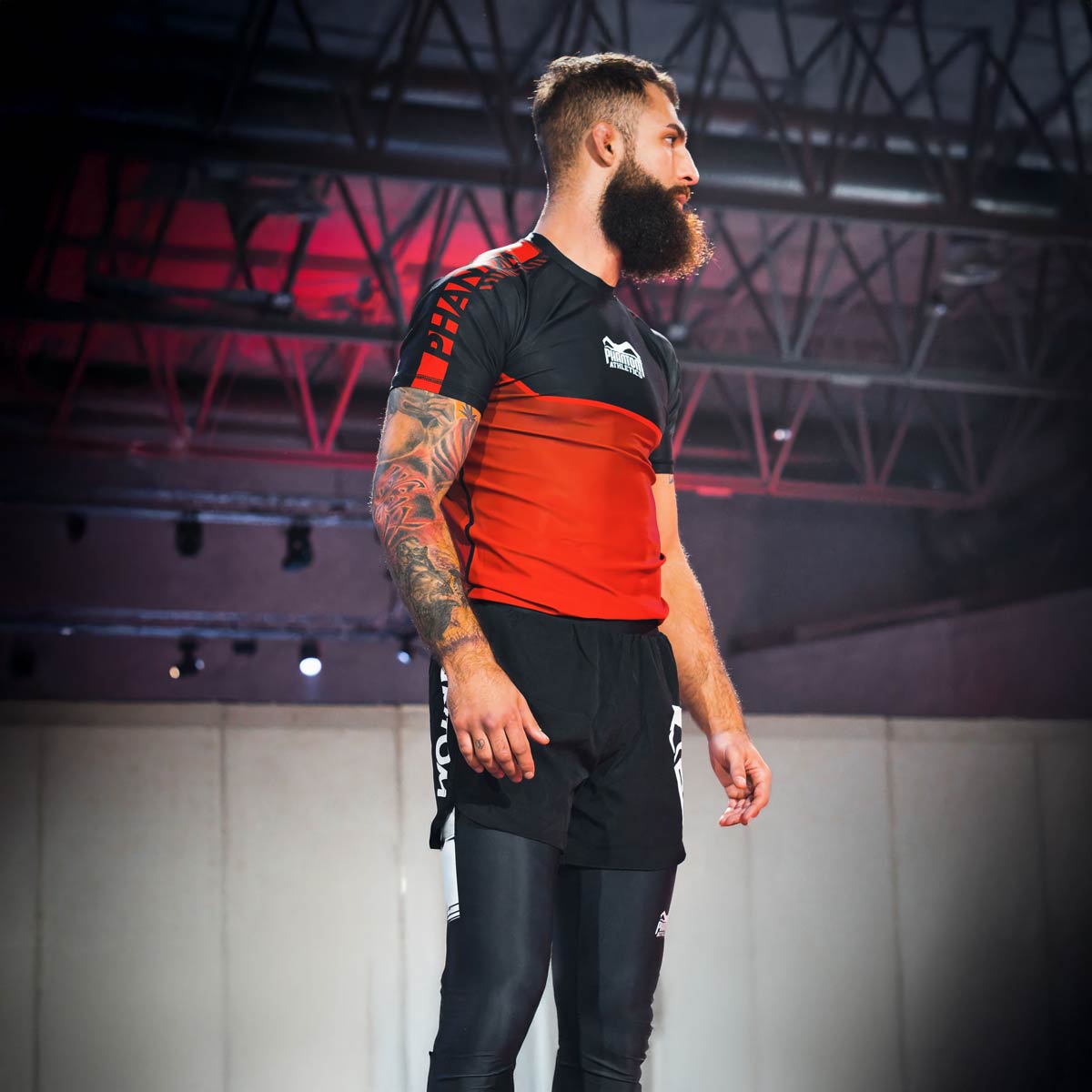 Fightshorts Fusion Team von Phantom Athletics, ideal für MMA, Grappling und Kampfsporttraining. Leichtes und strapazierfähiges Material sorgt für maximale Bewegungsfreiheit und Komfort.