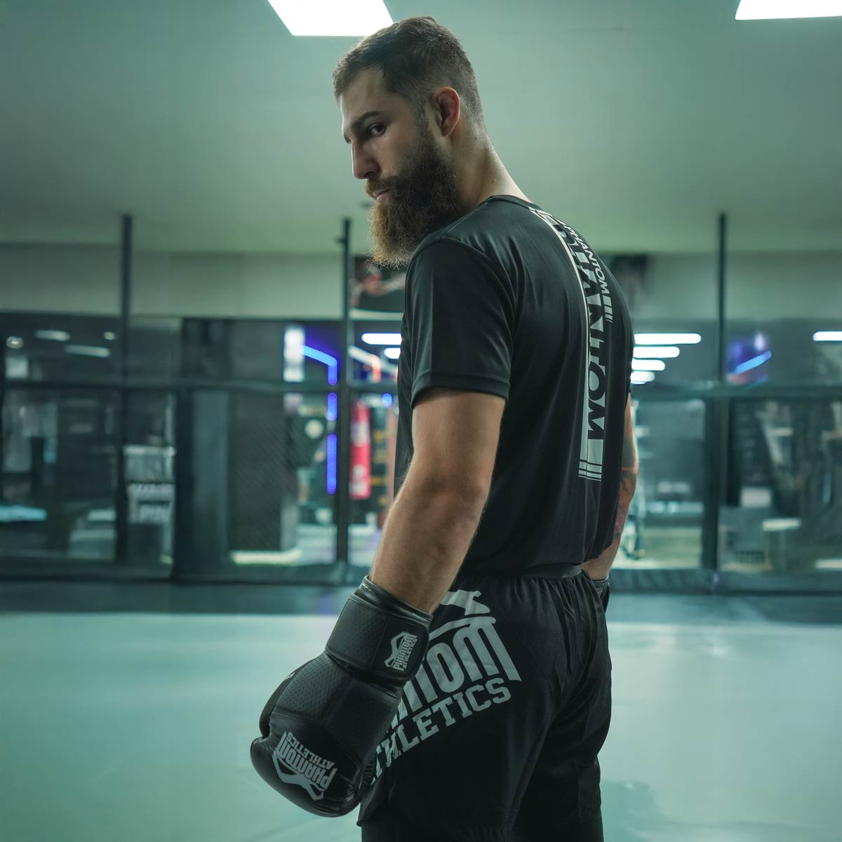 Hochwertige Fusion Team Fightshorts von Phantom Athletics, speziell für Training und Wettkämpfe entwickelt. Ergonomisches Design bietet optimalen Halt und Langlebigkeit bei intensiven Workouts.