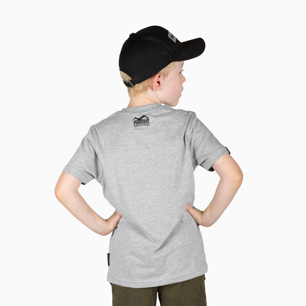 Graues Kinder T-Shirt Team im klassischen Design für junge Athleten. Der leichte, flexible Stoff sorgt für Bewegungsfreiheit und ist strapazierfähig genug für intensives Training.