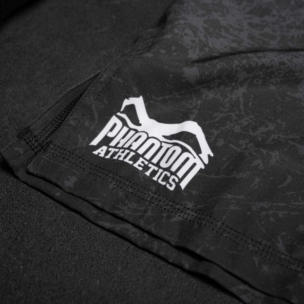 Die Phantom Serious MMA Shorts im Smiley Design für deinen Kampfsport. Mit hochwertigem Sublimationsdruck in Top Qualität für lange Haltbarkeit.