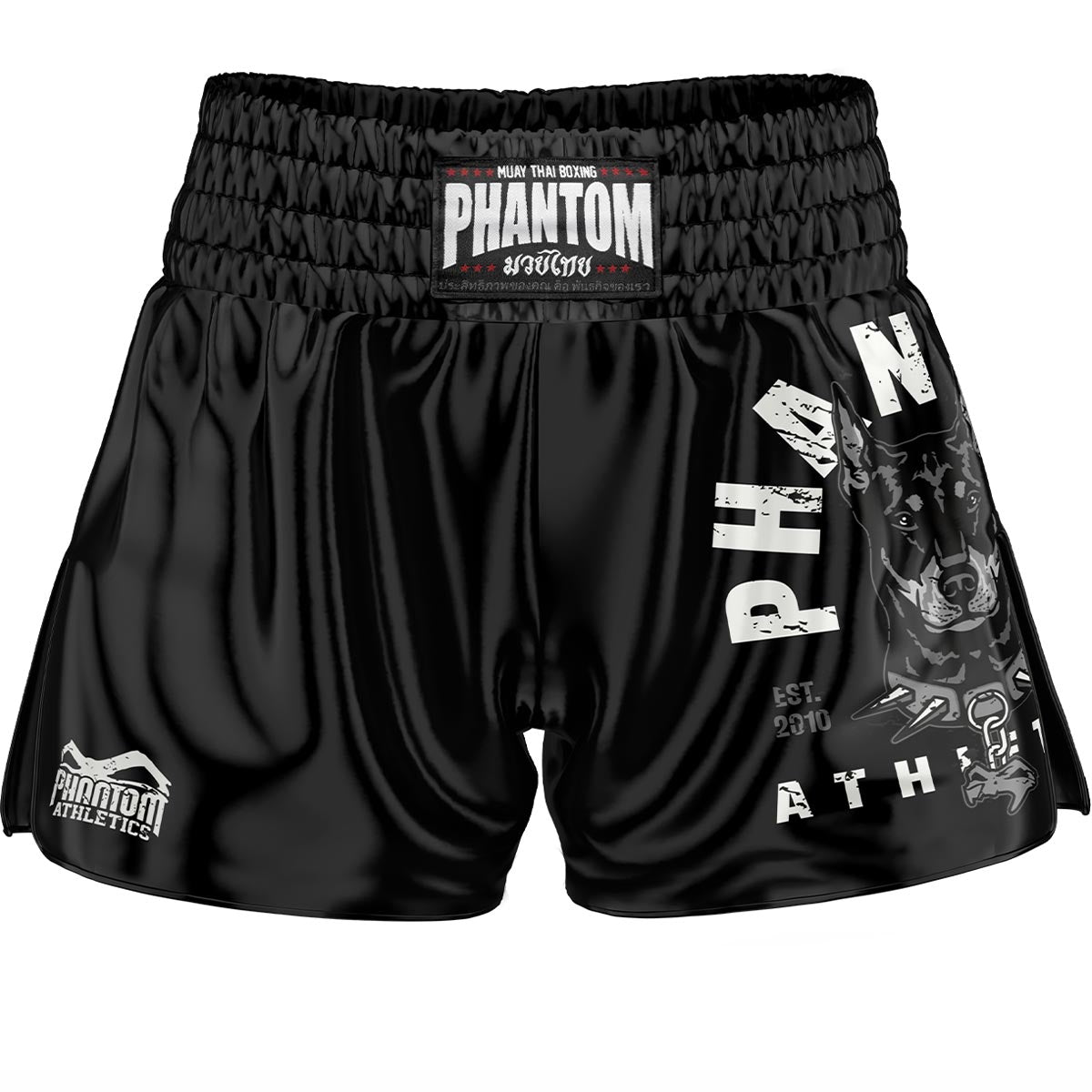 Phantom Muay Thai Shorts in schwarz mit Dobermann Design für Training und Wettkampf. Höchste Qualität und traditionelle Ausführung in Satin für dein Thaiboxen.