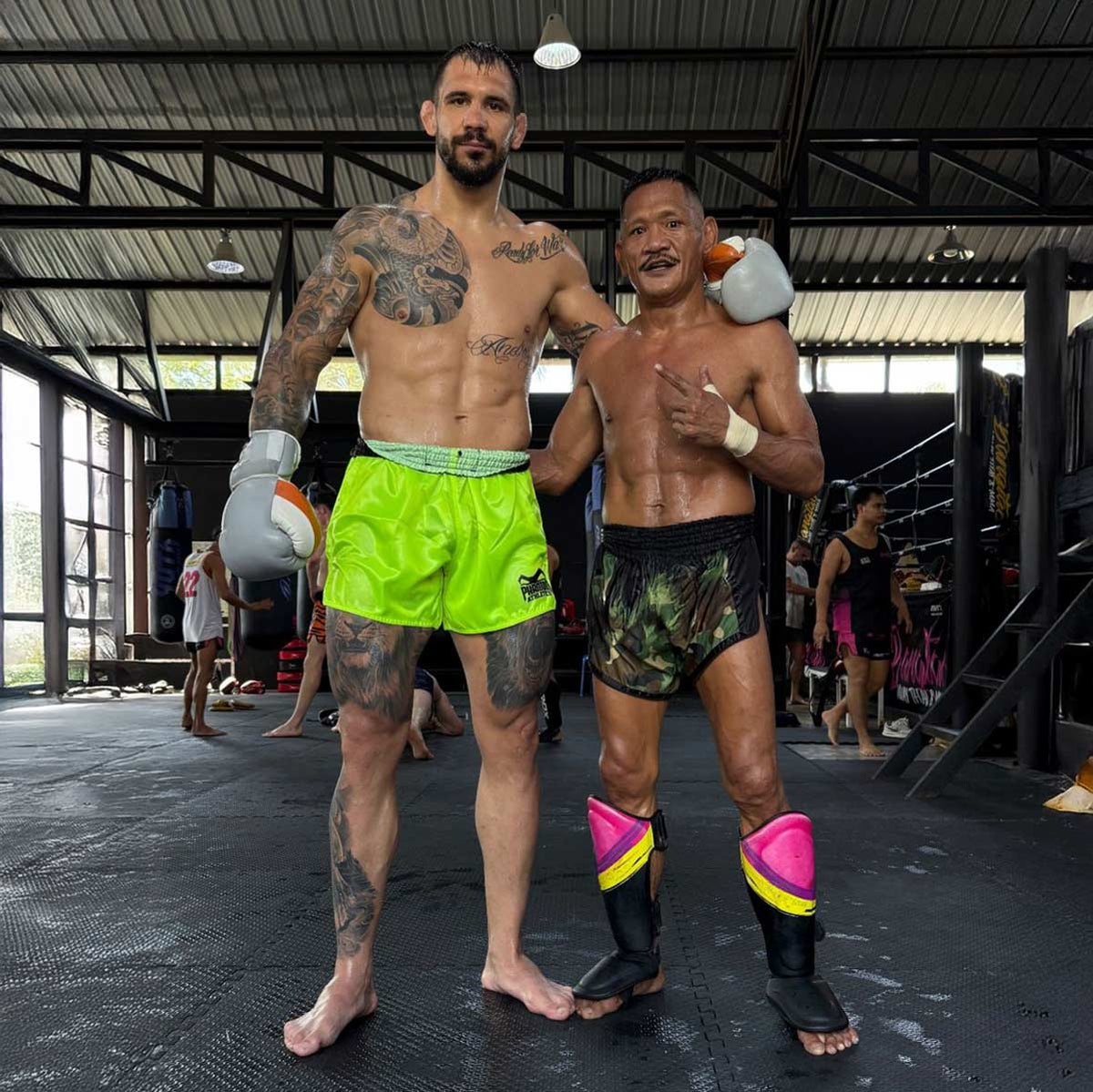 Muay Thai Shorts Team - Neon