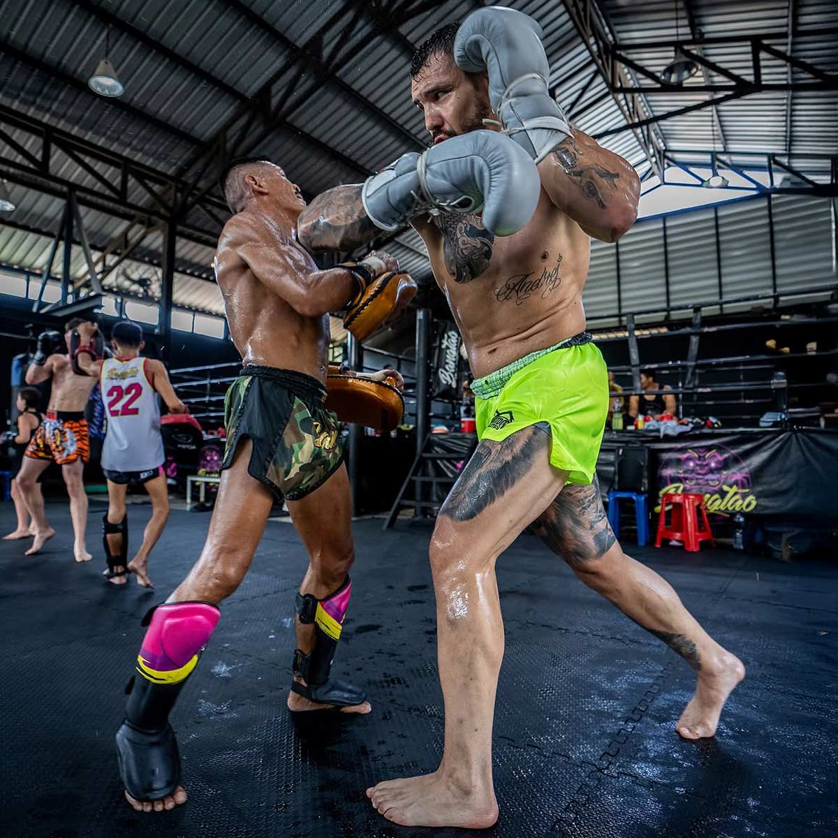 Muay Thai Shorts Team - Neon