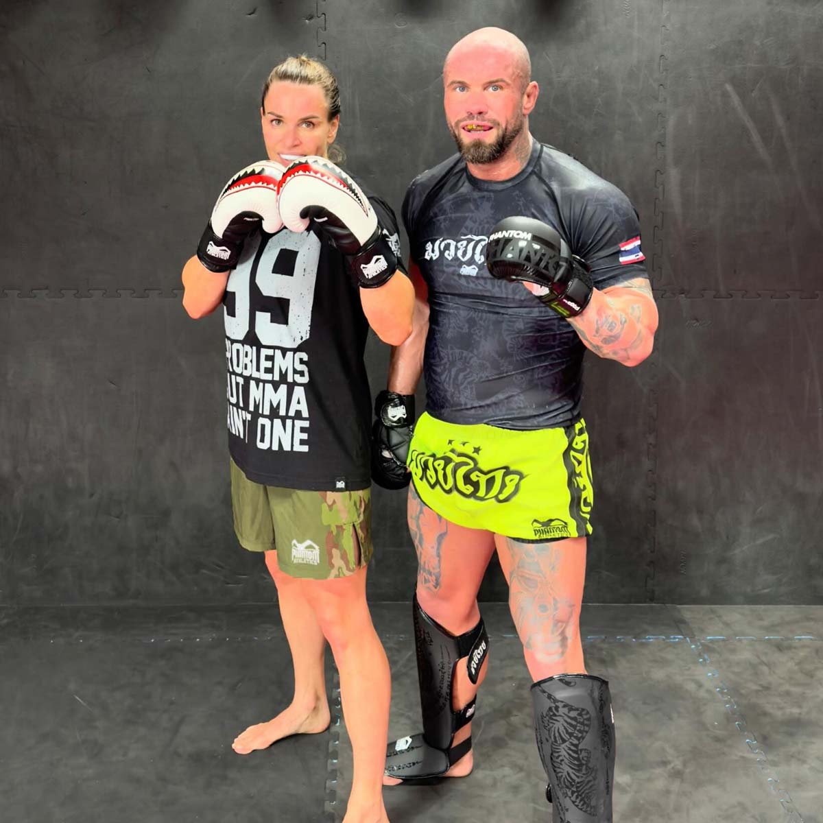 Phantom Fighter Sebastian Risch beim Training mit dem Phantom Muay Thai Rashguard.