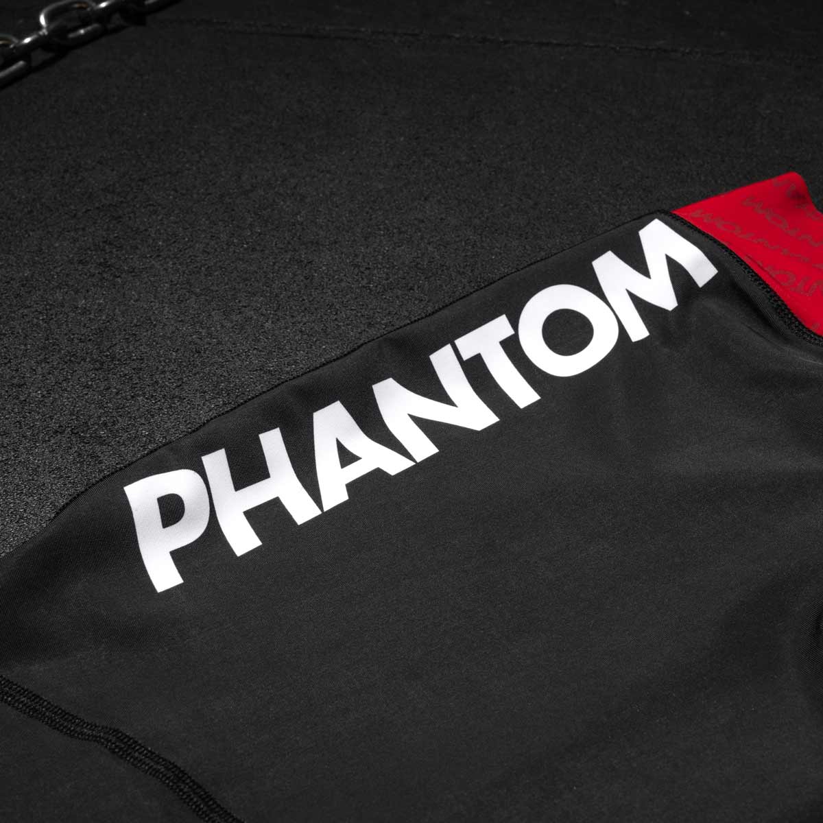 Das Phantom Kinder Wrestling Jersey Set Raptor ist reißfest und strapazierfähig, ideal für den Einstieg ins Ringen und anspruchsvolle Wettkämpfe. 