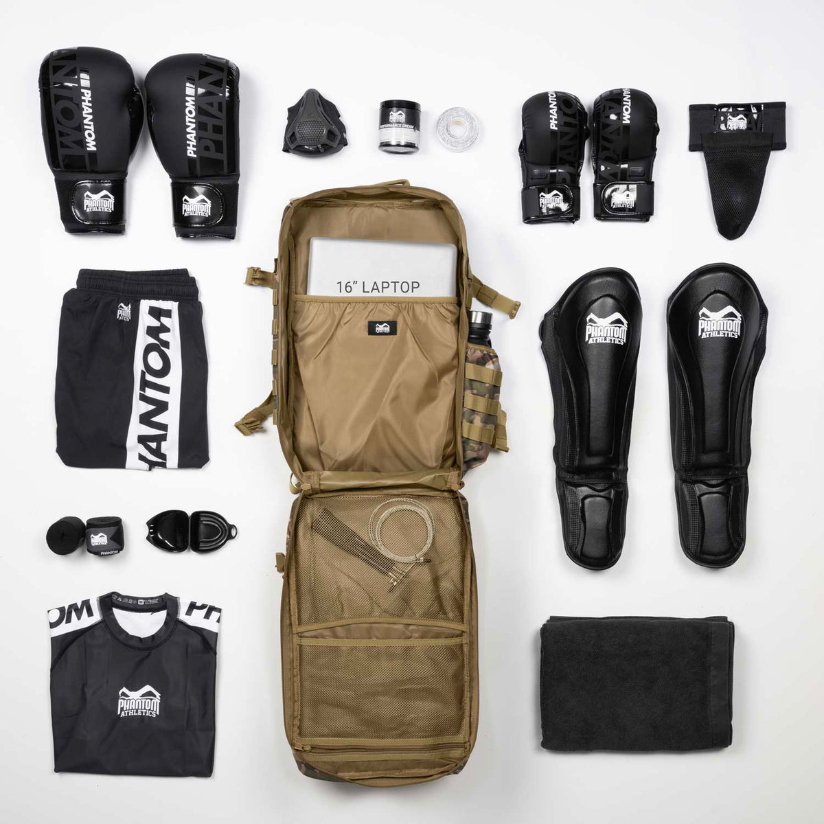 Phantom DELTA Kampfsport Rucksack. Viele Fächer, hochwertigste Verarbeitung und jede Menge Stauraum für MMA, Muay Thai, Kickboxen, BJJ oder Ringertraining. Hier in Desert Camo.