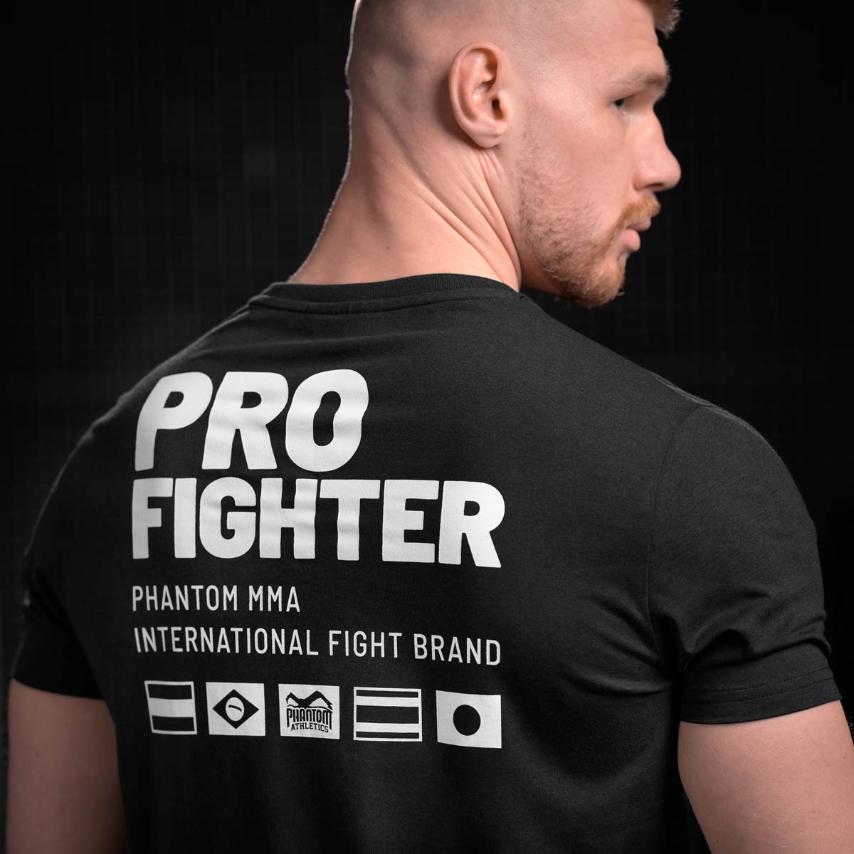 Das Phantom Athletics Pro Fighter T-Shirt wurde speziell für intensive Trainingseinheiten und hohe Beanspruchung im Kampfsport entwickelt. Es bietet eine robuste, elastische Passform und hält Athleten bei MMA, Kickboxen und Fitness-Workouts trocken und komfortabel.