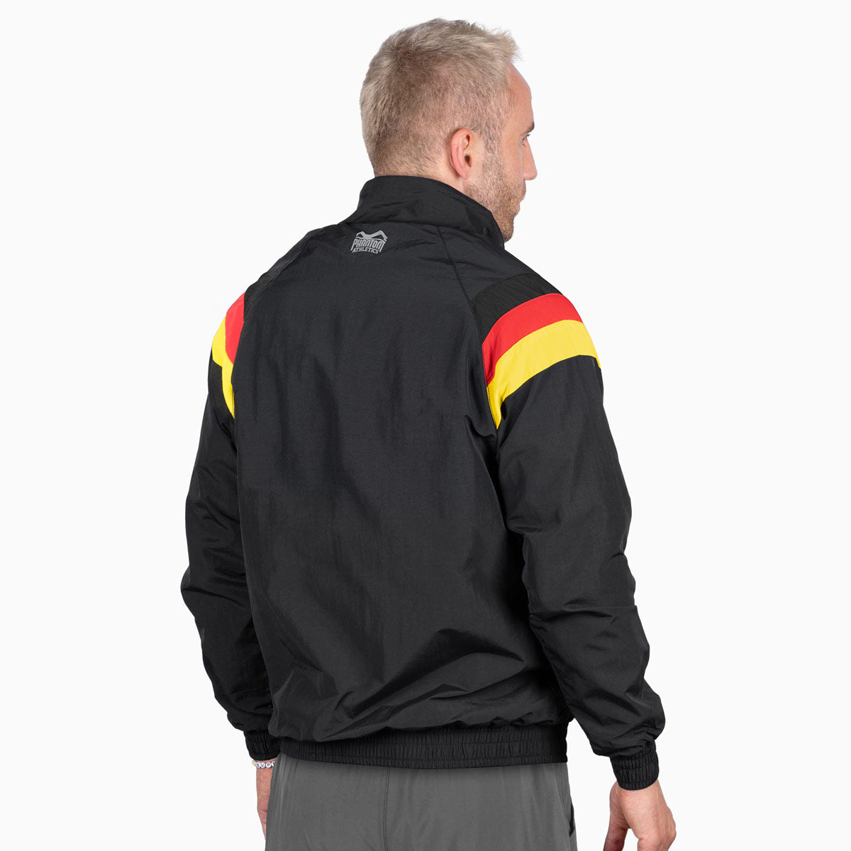 Phantom Retro Trainingsjacke für Kampfsport im Team Germany Design. Mit Schwarz rot goldenen Ärmeln. Ideal für Vereine und alle Fighter.