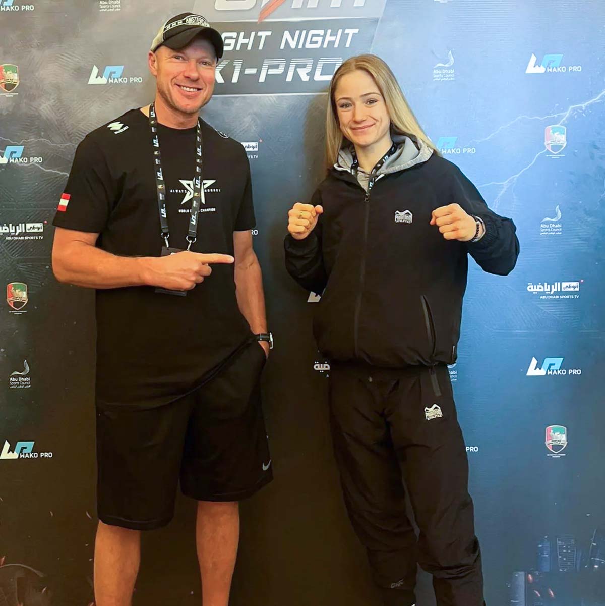 Die Phantom Athletics DMC Trainingsjacke bietet Kampfsportlern wie MMA- und Box-Enthusiasten optimalen Komfort und Bewegungsfreiheit während des Trainings. Kickbox Weltmeisterin Stella Hemetsberger. 