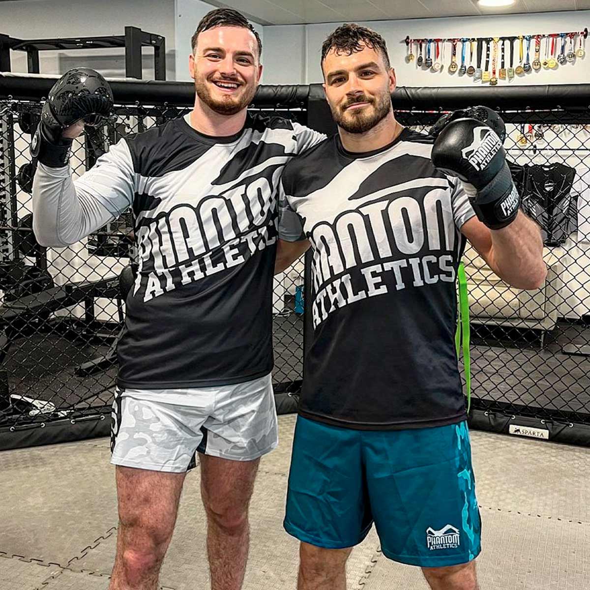 MMA Profis Sascha und Gianni Massafra beim Kampfsporttraining mit Phantom Athletics Ausrüstung.