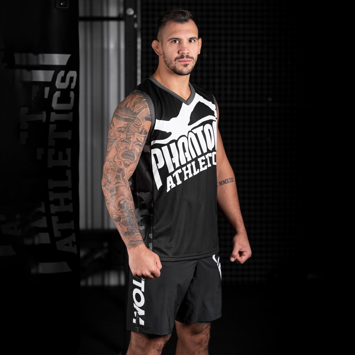 Phantom Athletics Evo Tanktop – vielseitiges Trainingsshirt für Kampfsport und Fitness. Ergonomisch geschnitten für Bewegungsfreiheit und ein angenehm leichtes Tragegefühl.