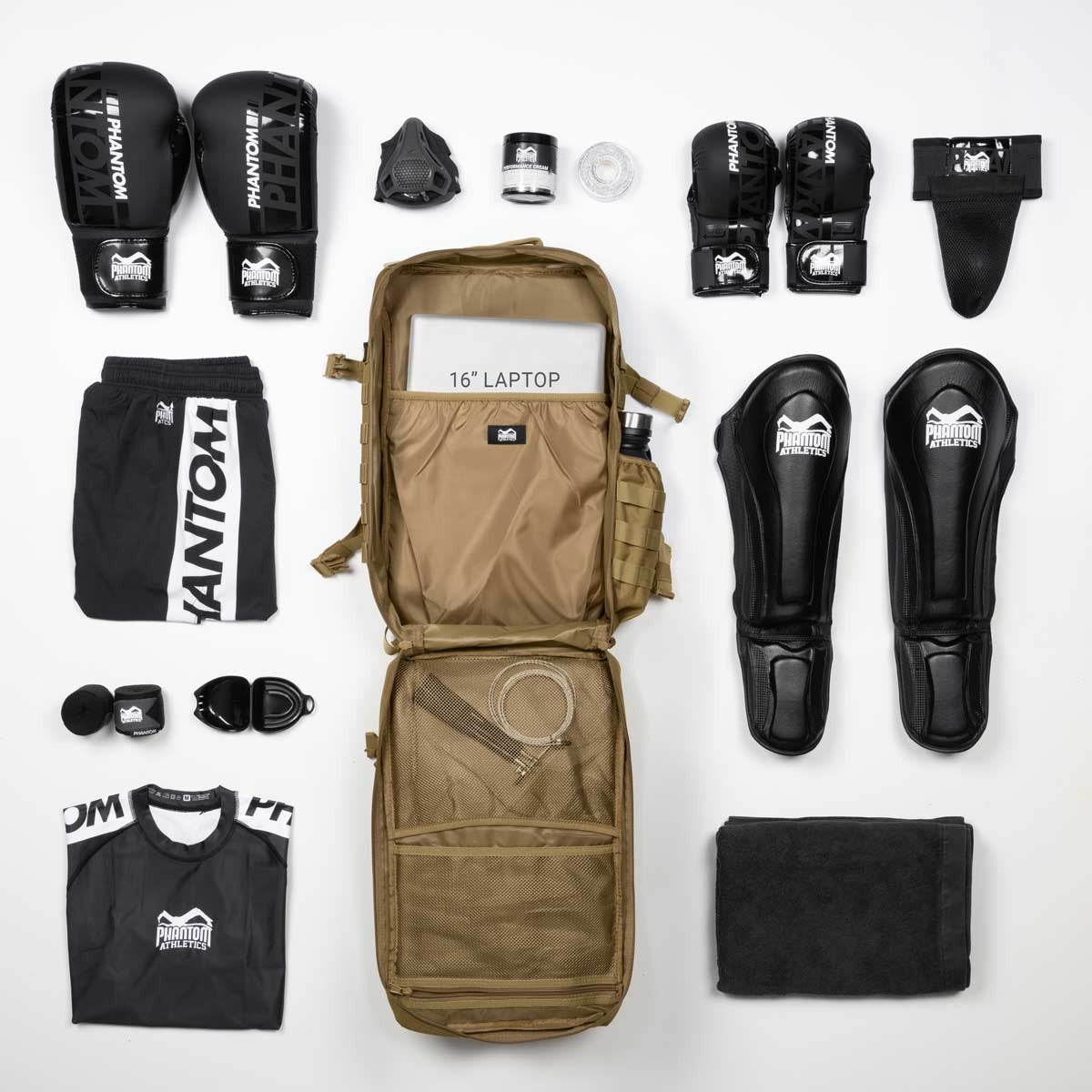 Der Rucksack Delta von Phantom Athletics bietet reichlich Stauraum für BJJ- und MMA-Ausrüstung und verstaut alle wichtigen Utensilien wie Schutzbekleidung und Handschuhe geordnet und sicher. Der Rucksack ist auch in vielen Farben verfügbar.