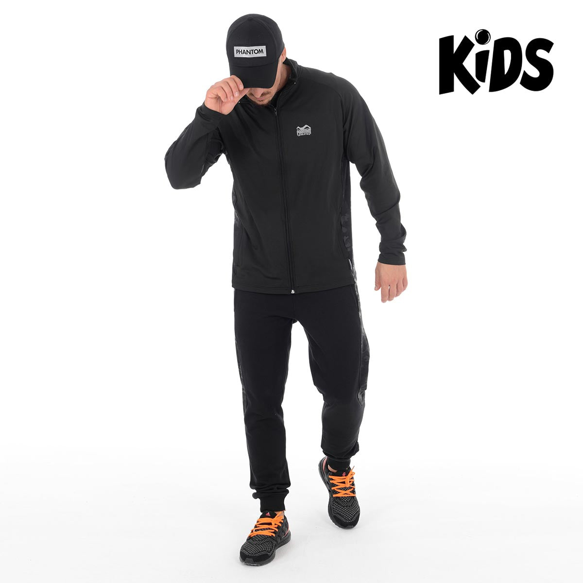 Shadow Tracksuit für Kinder von Phantom Athletics, entwickelt für kleine Kampfsportfans. Leichtes Material und sportlicher Stil bieten Funktionalität und Komfort.