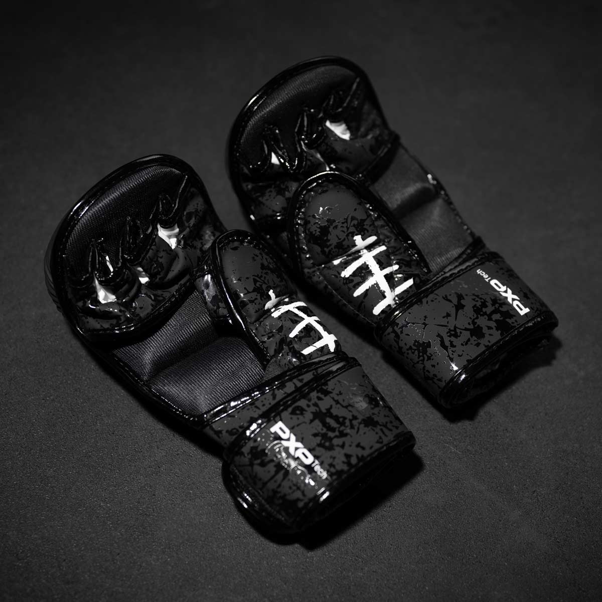 Hochwertige Phantom Athletics Serious MMA-Handschuhe, ideal für Sparring und Kämpfer, die auf Qualität setzen. Strapazierfähige Materialien und ergonomisches Design sorgen für maximalen Komfort.