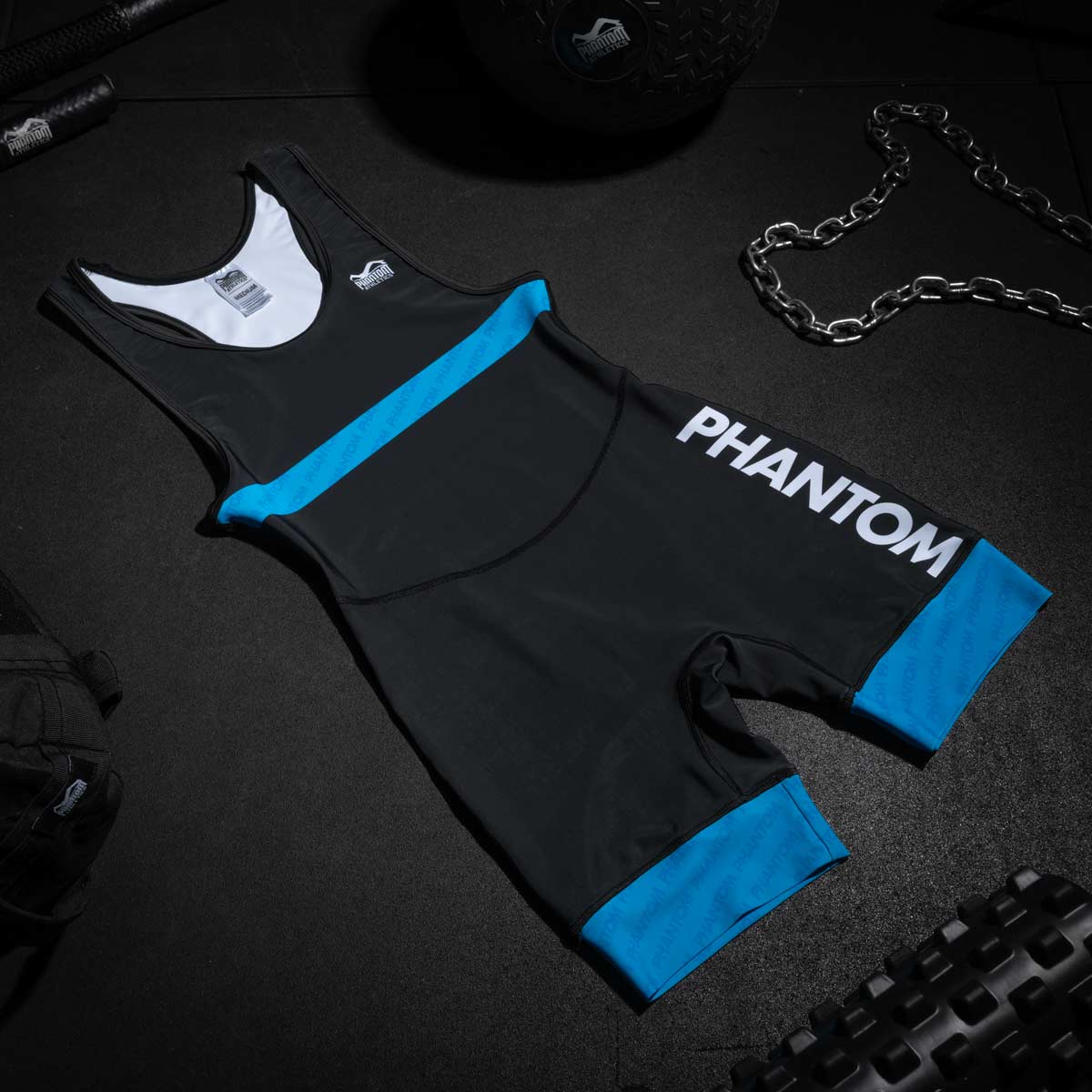 Mit einer ergonomischen Passform bietet das Raptor Wrestling Trikot Set uneingeschränkte Bewegungsfreiheit und Schutz im Training und Wettkampf. Diese Trikots sind ideal für Ringer, die auf höchsten Komfort und Funktionalität setzen.