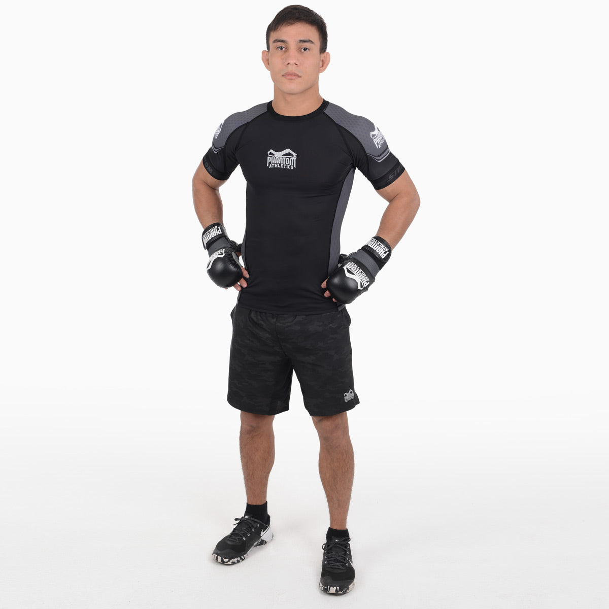 Kurzarm Rashguard Storm Nitro von Phantom Athletics – ideal für BJJ, Ringen und MMA. Das funktionelle Design sorgt für perfekten Sitz und schützt die Haut vor Reibung.