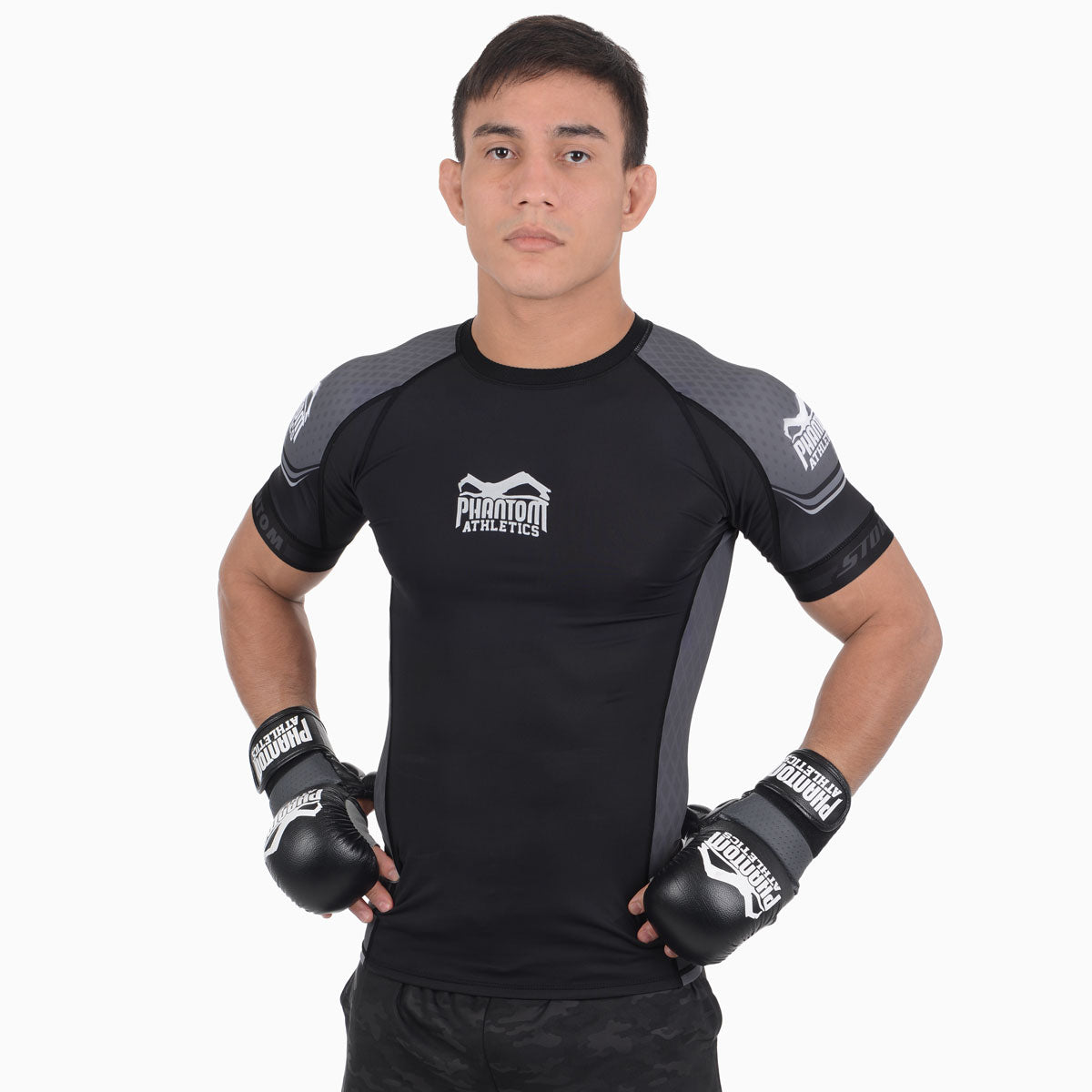 Phantom Athletics Storm Nitro Rashguard – kurzärmliges Kompressionsshirt für MMA, BJJ und No-Gi Grappling. Bietet Muskelunterstützung und Bewegungsfreiheit bei intensiven Trainingseinheiten.