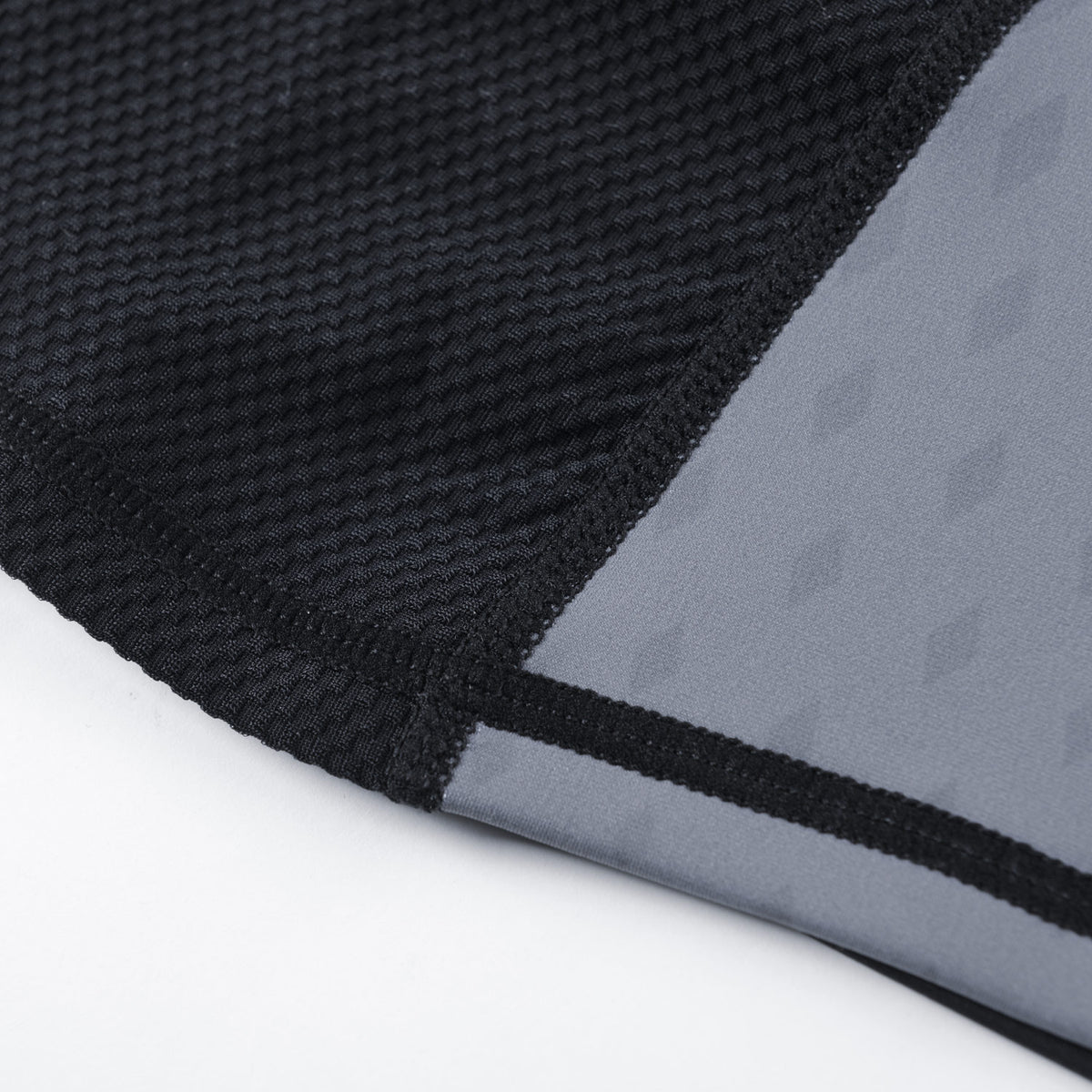 Hochwertiges Rashguard Storm Nitro von Phantom Athletics – entwickelt für No-Gi BJJ, Ringen und MMA. Fördert Muskelkompression und reduziert Ermüdung beim Training.