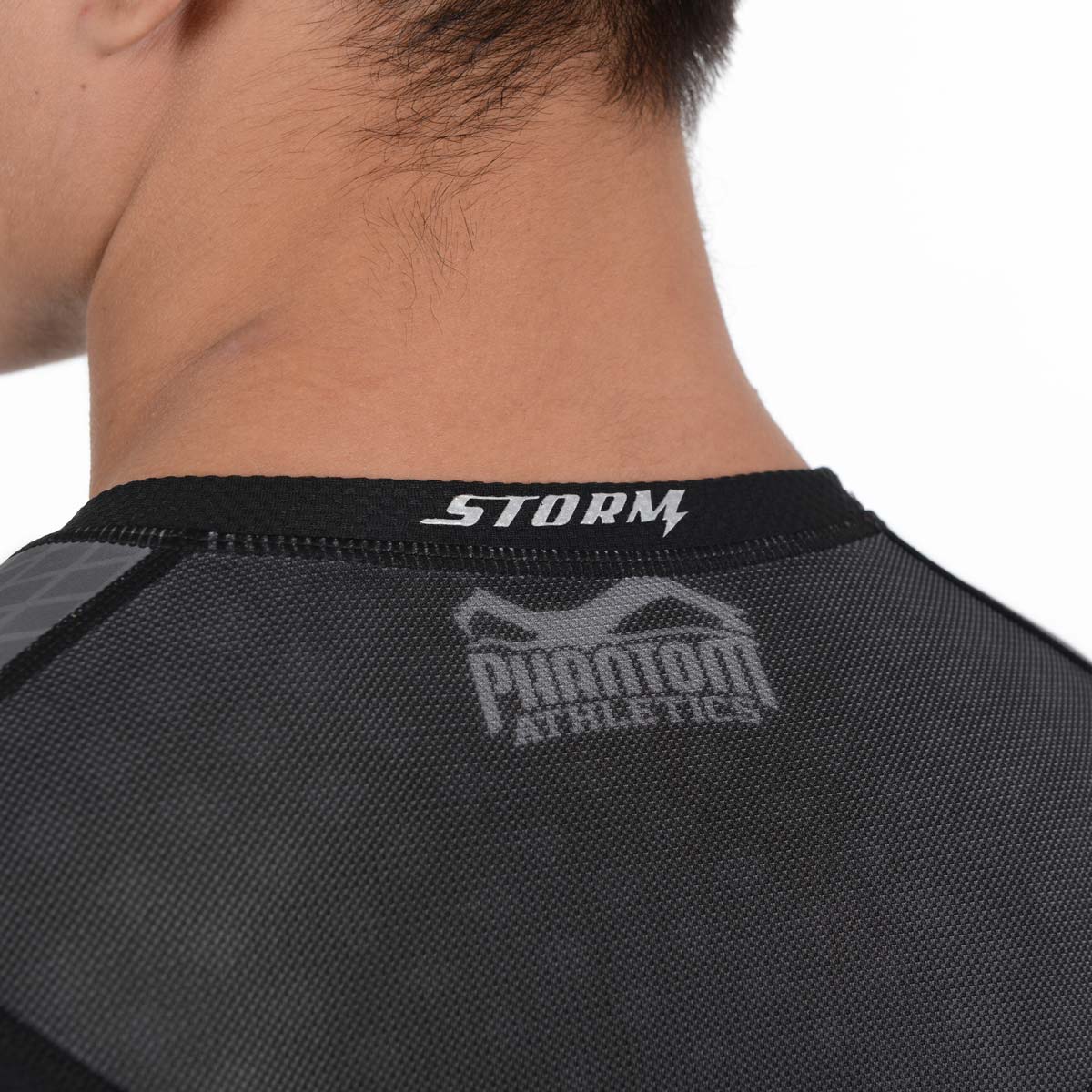 Langärmliges Compression Shirt Storm Nitro von Phantom Athletics – ideal für No-Gi Grappling und Kampfsporttraining. Bietet Muskelunterstützung, Stabilität und Feuchtigkeitsregulierung.