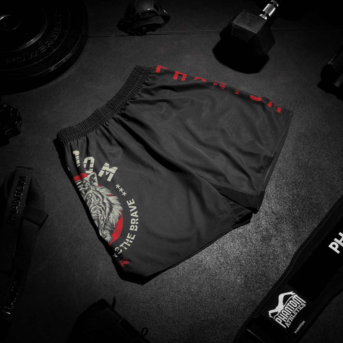 Die Phantom EVO Fightshorts sind die idealen Shorts für deinen Kampfsport. Ganz egal ob MMA, BJJ, Kickboxen oder Muay Thai. Durch das ultraleichte, elastische, reissfeste und schnelltrocknende Material bieten sie die volle Bewegungsfreiheit und maximalen Komfort, so dass du dich ganz auf deinen Fight oder dein Training konzentrieren kannst. Hier im limitierten Tiger Unit Design.