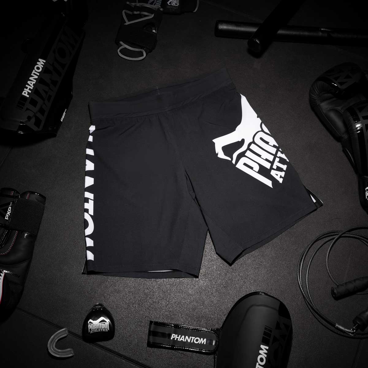 Phantom MMA Flex Fightshorts. Perfekte Passform, Style und maximale Flexibilität für deinen Kampfsport. Egal ob MMA, BJJ oder Muay Thai. 