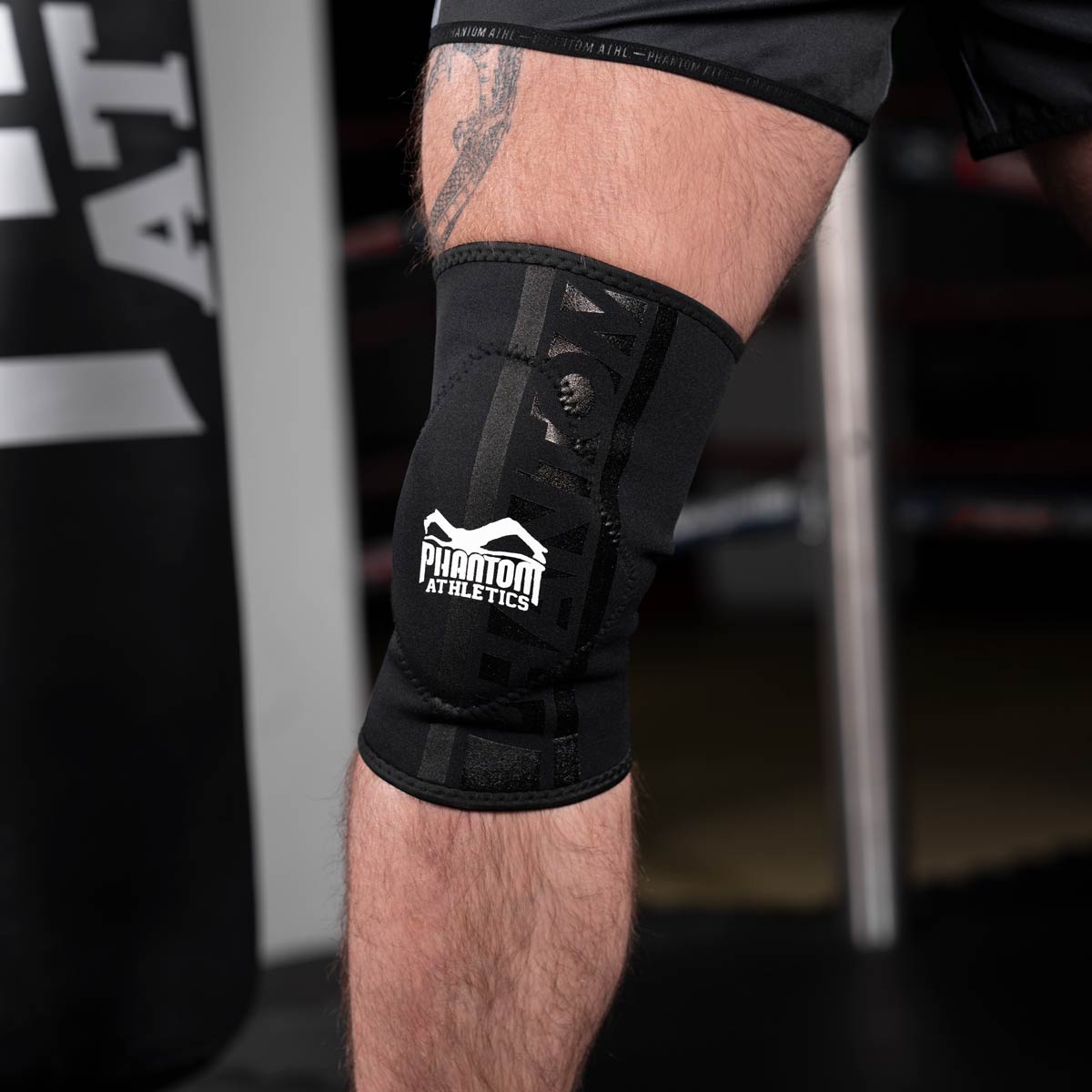 Die Phantom MMA Knieschützer APEX im Kampfsporttraining