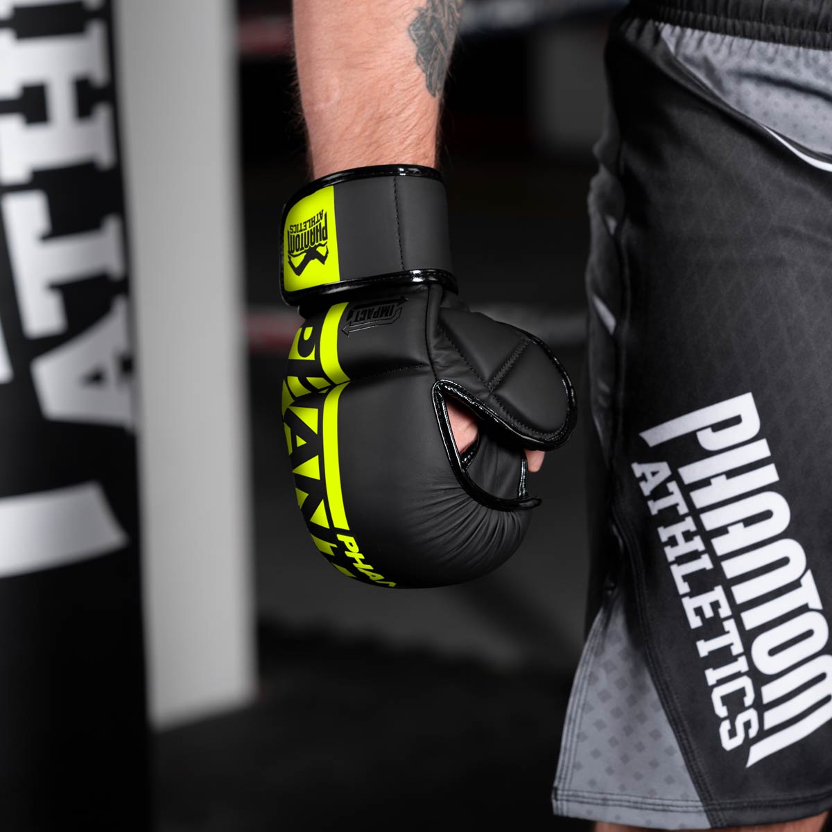 Die Phantom Apex MMA Sparringshandschuhe eignen sich perfekt für dein nächstes Kampfsport Training durch ihre umfassenden Schutz deiner Hände