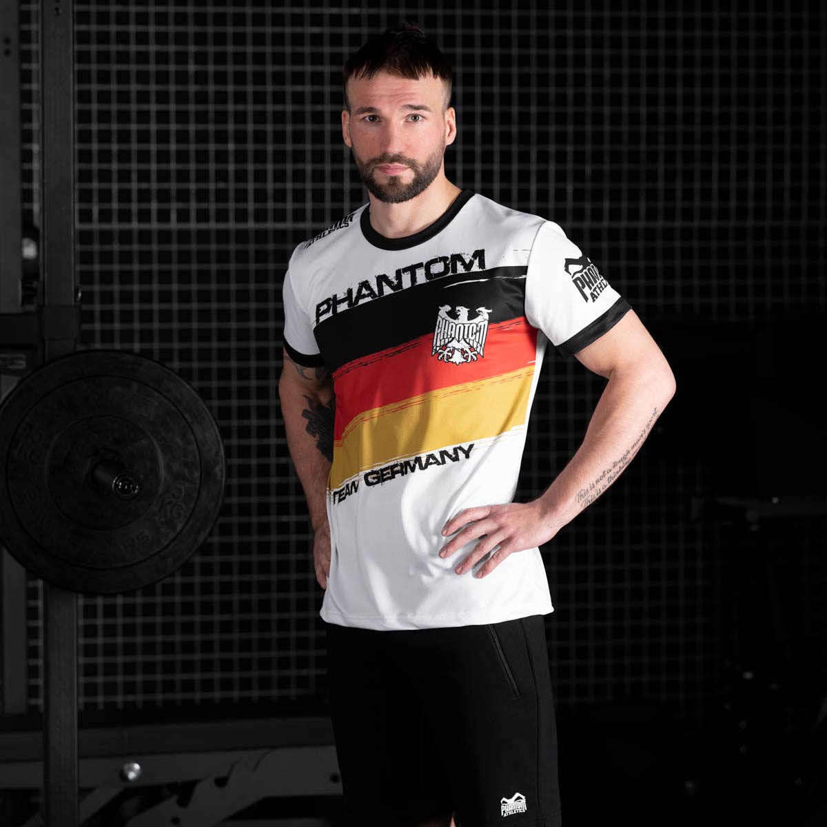 Das Phantom Athletics Training Shirt Evo Germany White kombiniert modernes Design mit hochwertigem Material. Perfekt für MMA, Grappling und andere Kampfsportarten.