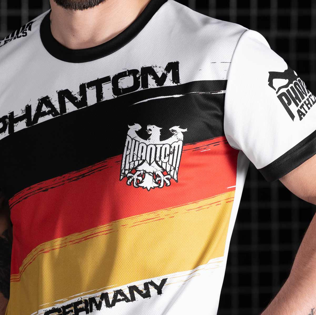 Phantom Athletics Training Shirt Evo Germany White mit ergonomischer Passform und sportlichem Design. Perfekt für MMA, Muay Thai und andere Kampfsport-Disziplinen.