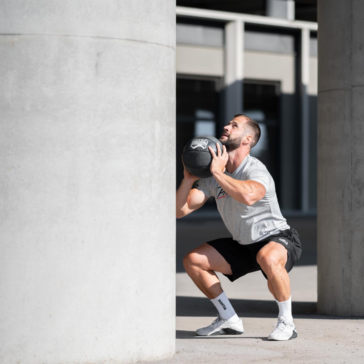 Effektiver Training Ball von Phantom Athletics – ideal für Kampfsporttraining zur Steigerung von Rumpfstabilität, Schlagkraft und explosiver Athletik.