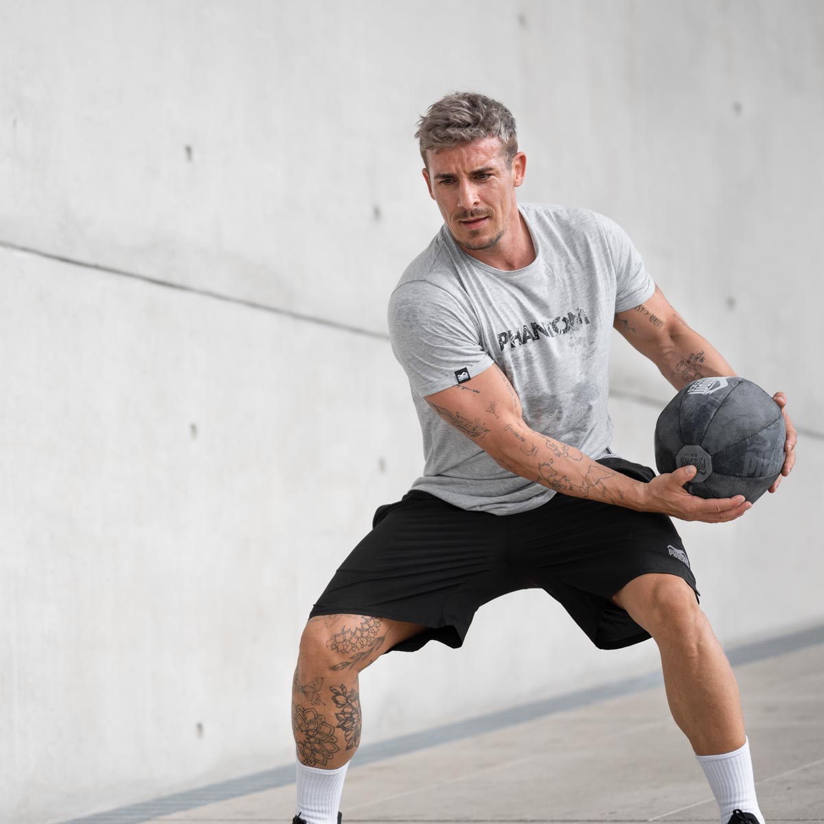 Robuster Training Ball von Phantom Athletics – speziell entwickelt für Kampfsportler zur Förderung von Explosivität, Stabilität und Rumpfstärke bei intensiven Workouts.