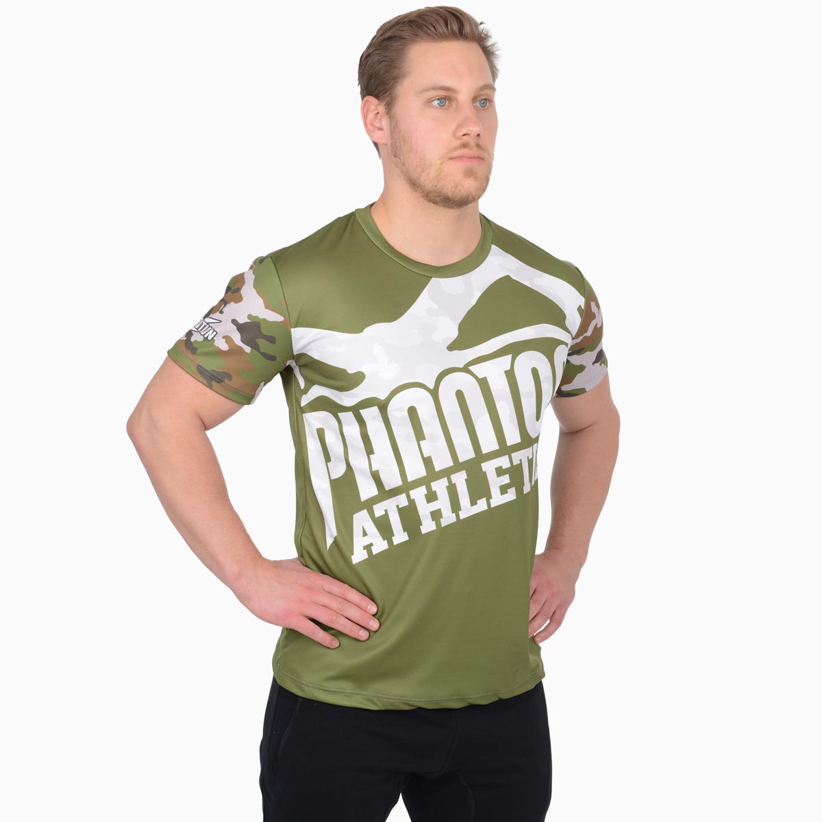 Mit seinem strapazierfähigen und atmungsaktiven Material ist das Trainingsshirt EVO Woodland Camo perfekt für intensive Einheiten in MMA, BJJ und Muay Thai. Es liegt angenehm auf der Haut und bietet hohe Bewegungsfreiheit. Das Woodland-Camo-Muster verleiht dem Shirt einen modernen, kraftvollen Look.