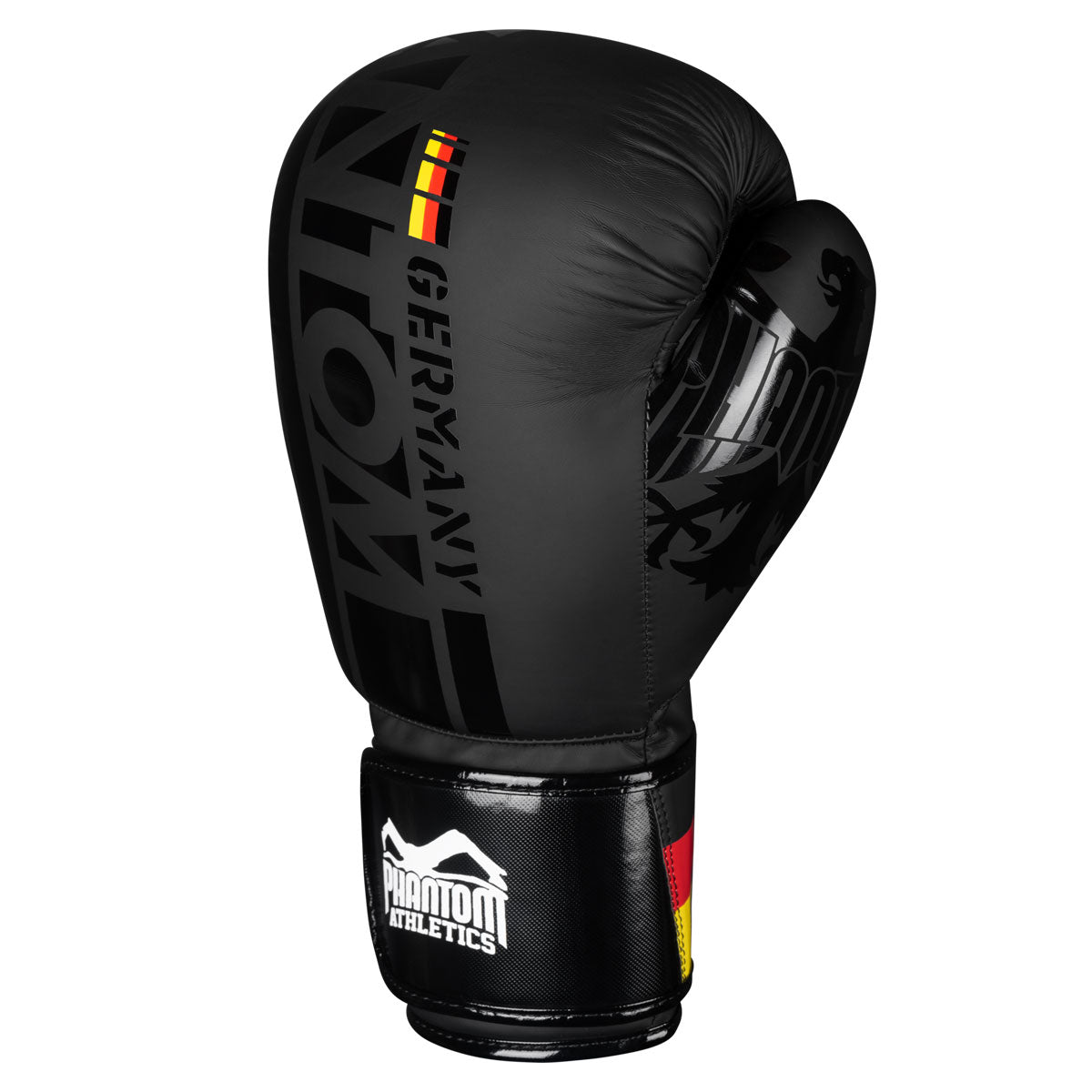 Robuste Boxing Gloves Germany von Phantom Athletics mit ikonischem Schwarz-Rot-Gold-Design. Diese Handschuhe bieten erstklassige Polsterung und Haltbarkeit für anspruchsvolle Trainingseinheiten und Sparring. Perfekt für alle, die Kampfsport lieben.