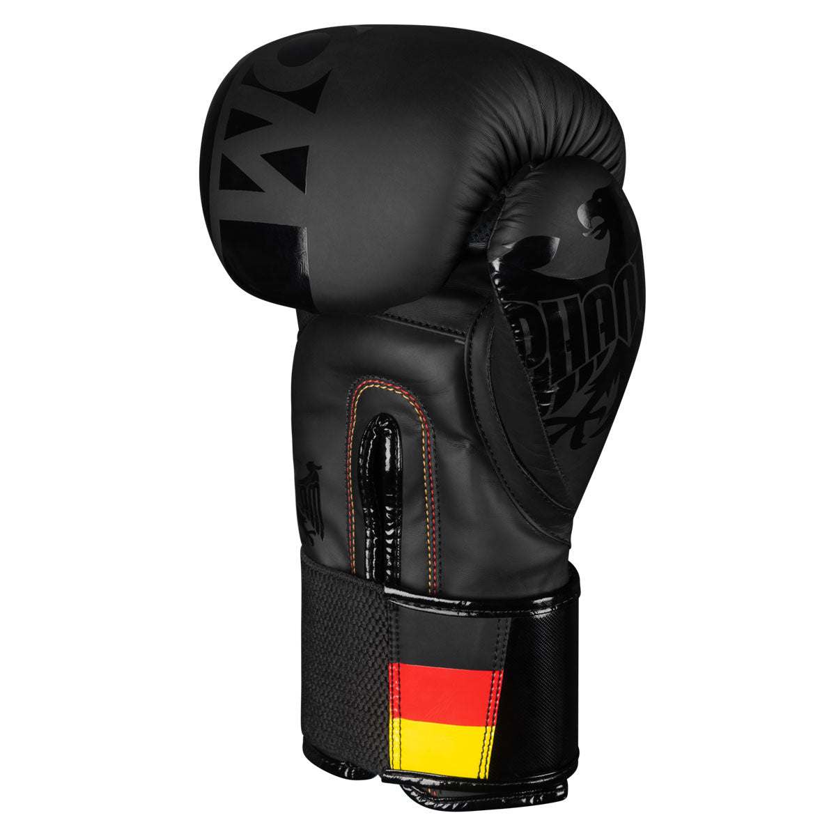 Phantom Athletics Boxing Gloves im Deutschland-Look – ideal für intensives Training im Boxen, Kickboxen und Muay Thai. Die ergonomische Passform und das hochwertige Material sorgen für optimalen Schutz und Langlebigkeit. Entwickelt für Sportler mit höchsten Ansprüchen.