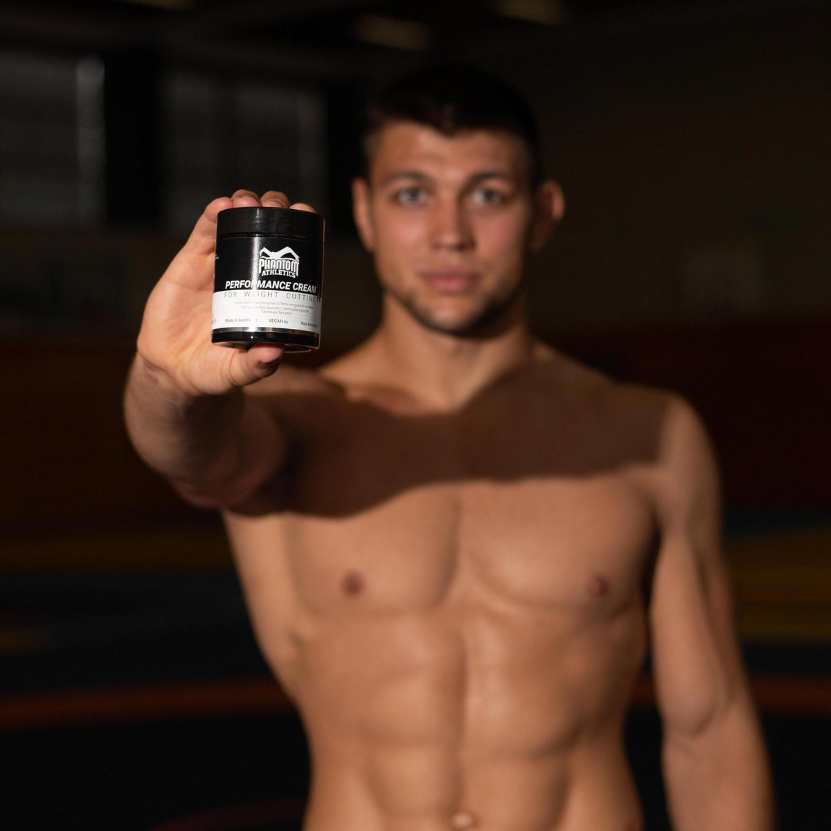 Phantom Athletics Performance Sweat Cream – fördert intensives Schwitzen für schnelle Gewichtsreduktion. Ein Must-Have für Kampfsportler in der Vorbereitung auf MMA- oder Boxkämpfe.