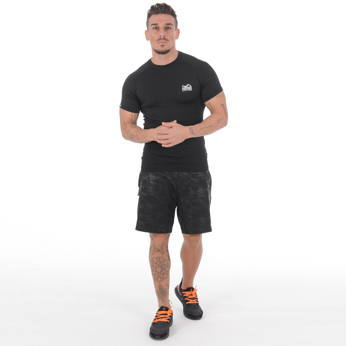 Das Compression Shirt Tactic bietet gezielte Kompression, um die Muskulatur zu stabilisieren und die Durchblutung zu fördern. Ideal für BJJ und Muay Thai, passt sich das Shirt jeder Bewegung an und unterstützt die Leistung. Das taktische Design verleiht dem Shirt einen professionellen Look im Training.