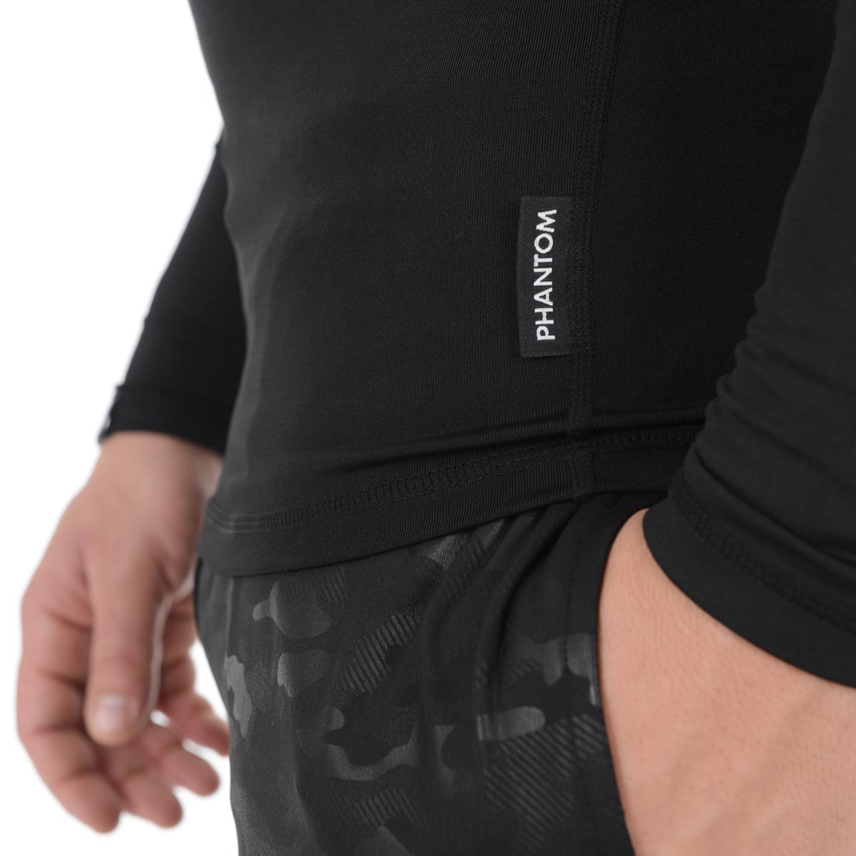 Mit dem Compression Shirt Tactic Langarm erhalten Sportler ein strapazierfähiges, atmungsaktives Shirt, ideal für Wettkampf und Training. Die lange Ärmel und leichte Kompression unterstützen die Muskeln und bieten volle Beweglichkeit. Perfekt für Kampfsportarten wie MMA und Ringen.